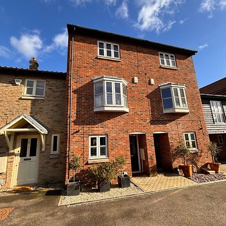 Stylish 3 Bedroom Townhouse For 5 Guests, Set In The Medieval Grid With Off Street Parking Bury St. Edmunds Exterior foto