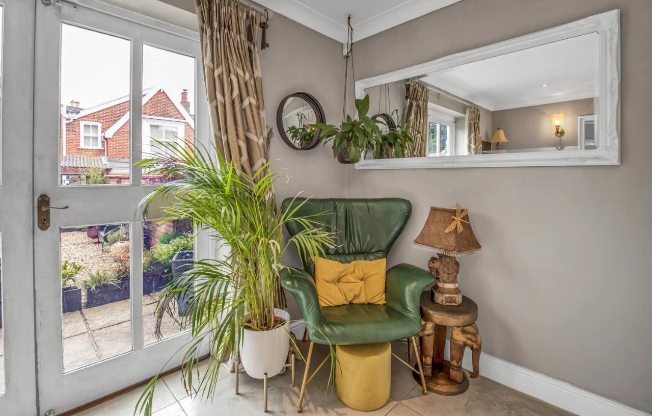 Stylish 3 Bedroom Townhouse For 5 Guests, Set In The Medieval Grid With Off Street Parking Bury St. Edmunds Exterior foto
