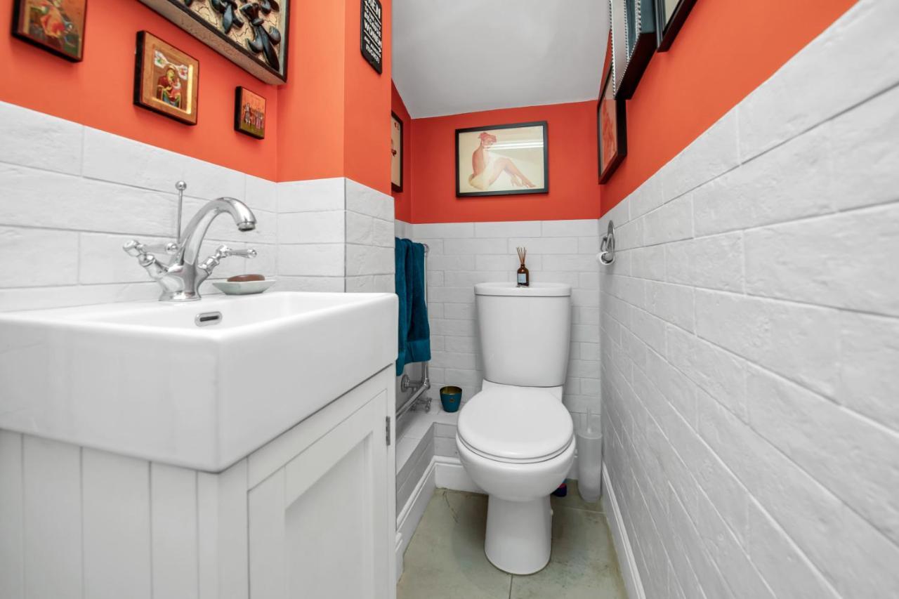 Stylish 3 Bedroom Townhouse For 5 Guests, Set In The Medieval Grid With Off Street Parking Bury St. Edmunds Exterior foto