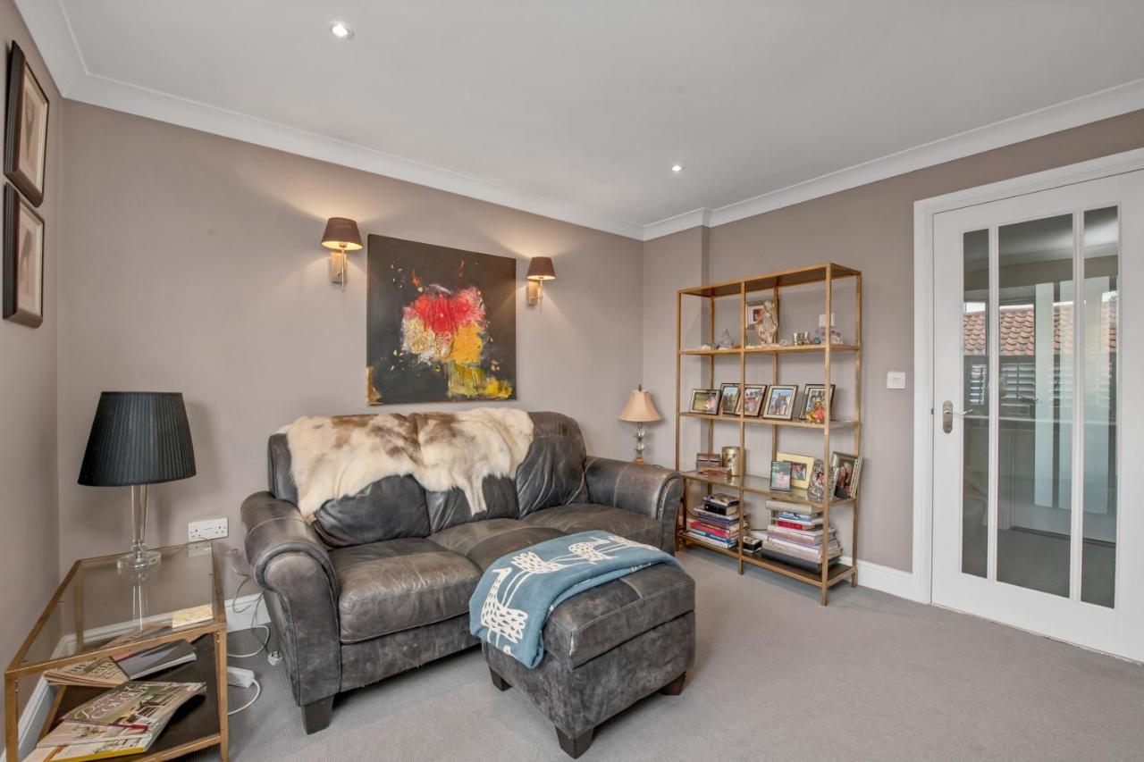 Stylish 3 Bedroom Townhouse For 5 Guests, Set In The Medieval Grid With Off Street Parking Bury St. Edmunds Exterior foto