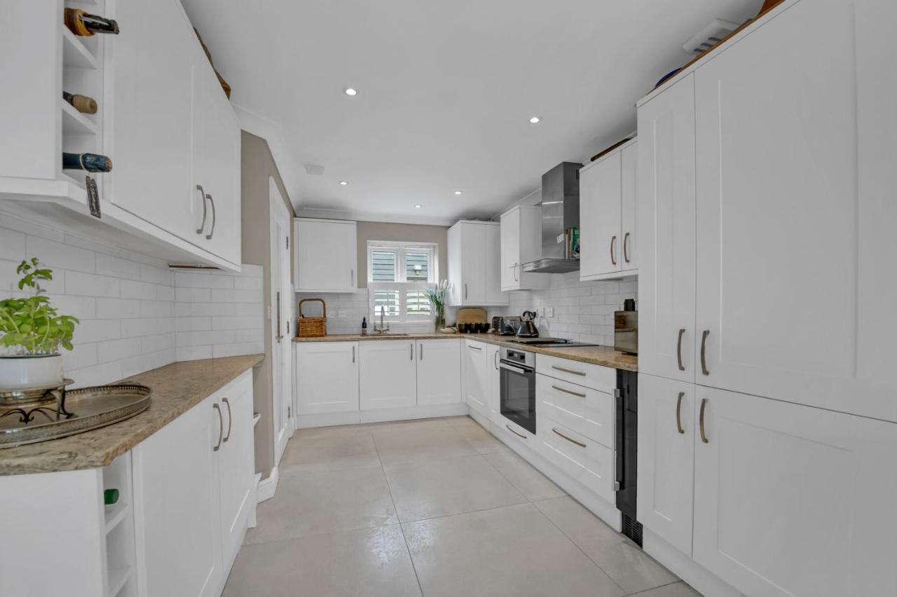 Stylish 3 Bedroom Townhouse For 5 Guests, Set In The Medieval Grid With Off Street Parking Bury St. Edmunds Exterior foto
