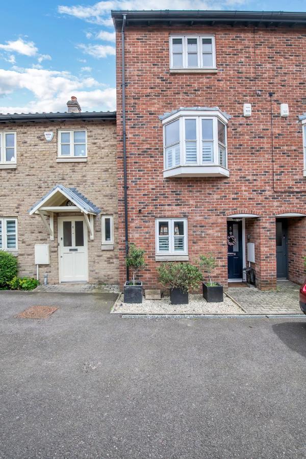 Stylish 3 Bedroom Townhouse For 5 Guests, Set In The Medieval Grid With Off Street Parking Bury St. Edmunds Exterior foto